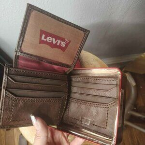 NEW Levi's Men's Brown Genuine Leather Wallet